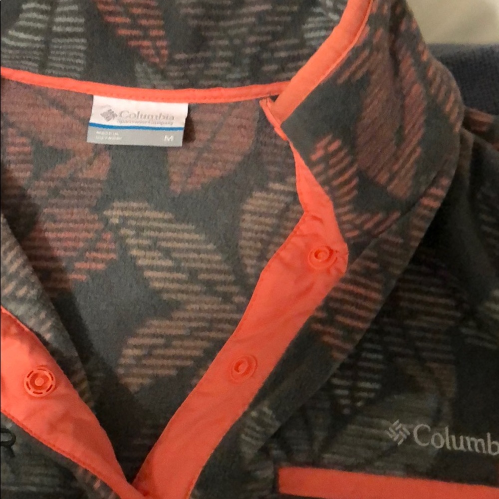 Columbia patterned pull over - Picture 3 of 4